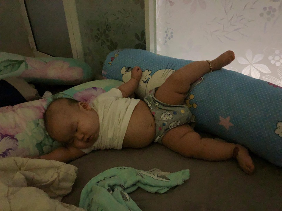 Khoe bộ sưu tập dáng ngủ mà như múa của con trai, mẹ trẻ nhận về bão like từ cộng đồng mạng - 6 Khoe bộ sưu tập dáng ngủ mà như múa của con trai, mẹ trẻ nhận về bão like từ cộng đồng mạng - 6