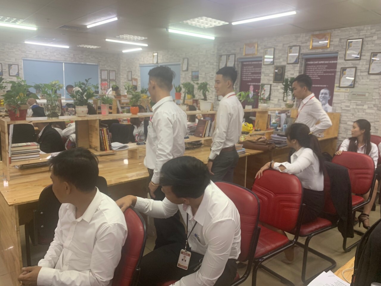 Hình ảnh khám xét tại trụ sở Công ty địa ốc Alibaba - 8 Hình ảnh khám xét tại trụ sở Công ty địa ốc Alibaba - 8