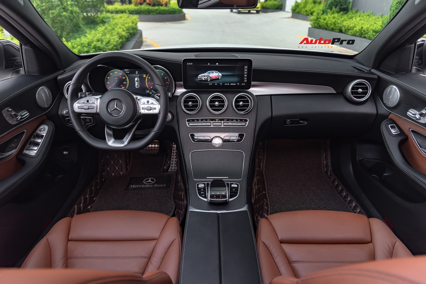 Đại gia Quảng Ninh bán Mercedes-Benz C300 AMG 2019 chỉ sau 6 tháng đăng kí với giá bất ngờ - 7 Đại gia Quảng Ninh bán Mercedes-Benz C300 AMG 2019 chỉ sau 6 tháng đăng kí với giá bất ngờ - 7
