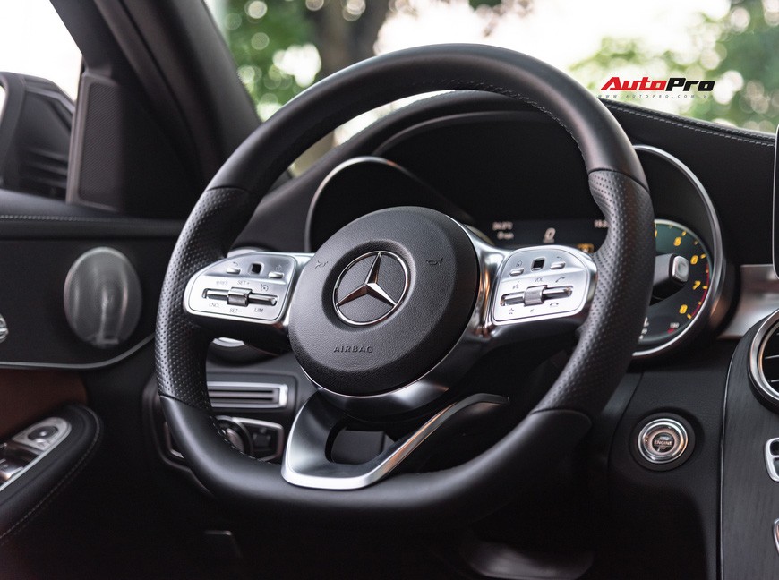 Đại gia Quảng Ninh bán Mercedes-Benz C300 AMG 2019 chỉ sau 6 tháng đăng kí với giá bất ngờ - 15 Đại gia Quảng Ninh bán Mercedes-Benz C300 AMG 2019 chỉ sau 6 tháng đăng kí với giá bất ngờ - 15