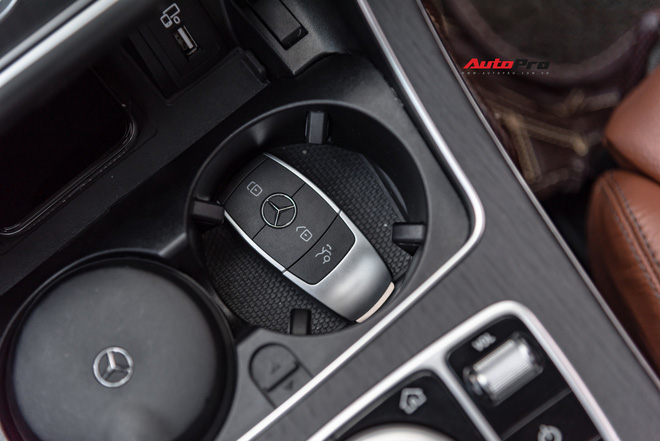 Đại gia Quảng Ninh bán Mercedes-Benz C300 AMG 2019 chỉ sau 6 tháng đăng kí với giá bất ngờ - 13 Đại gia Quảng Ninh bán Mercedes-Benz C300 AMG 2019 chỉ sau 6 tháng đăng kí với giá bất ngờ - 13