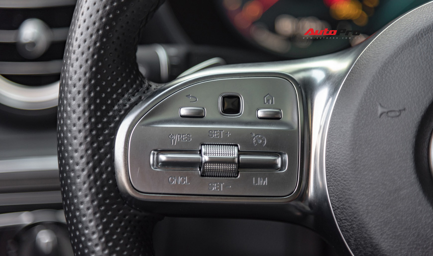Đại gia Quảng Ninh bán Mercedes-Benz C300 AMG 2019 chỉ sau 6 tháng đăng kí với giá bất ngờ - 17 Đại gia Quảng Ninh bán Mercedes-Benz C300 AMG 2019 chỉ sau 6 tháng đăng kí với giá bất ngờ - 17