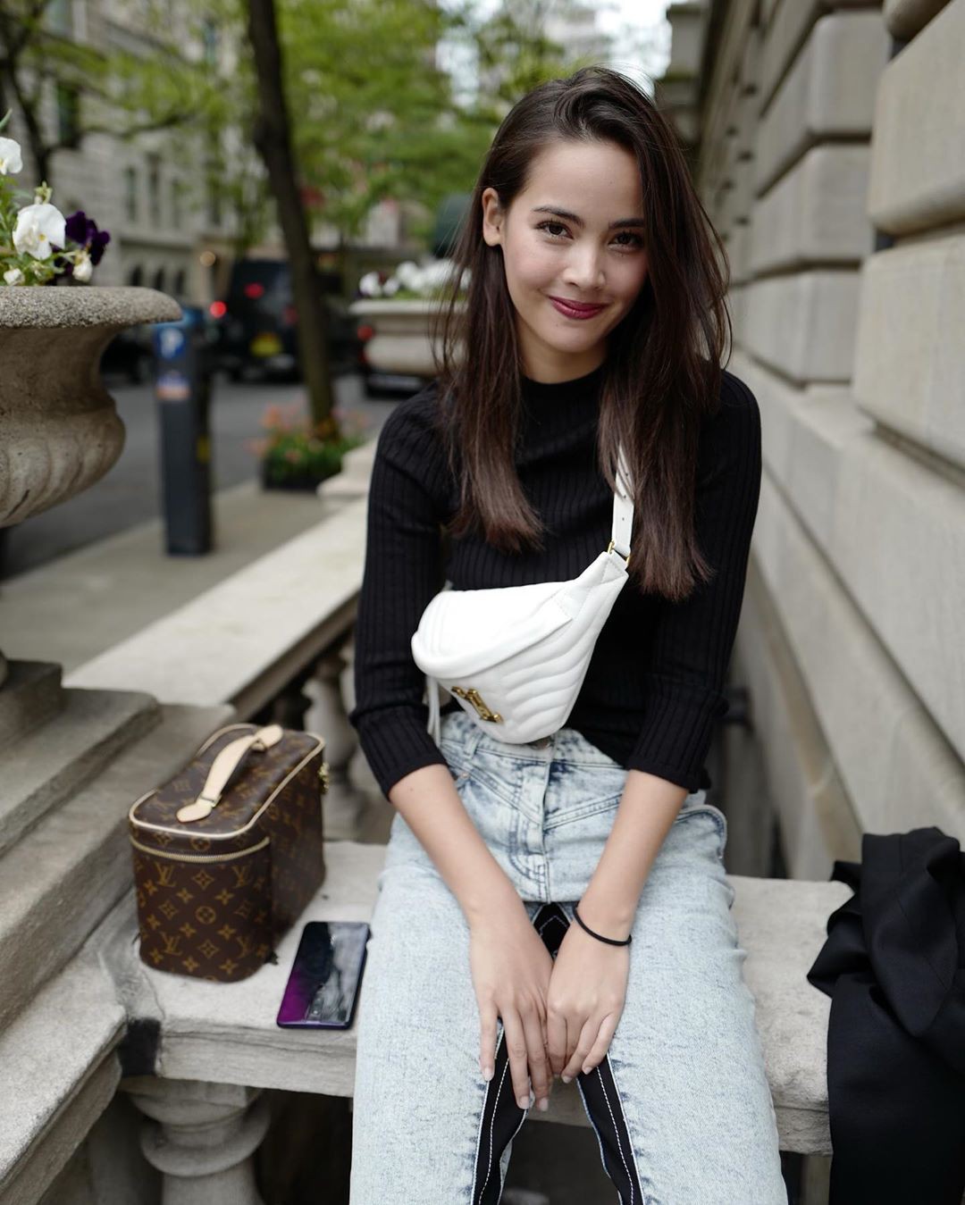 'Ngọc nữ' xứ chùa Vàng - Yaya Urassaya: Mỹ nhân hoàn hảo cùng chuyện tình 10 năm đẹp như ngôn tình với nam chính 'Vì sao đưa anh tới' bản Thái 'Ngọc nữ' xứ chùa Vàng - Yaya Urassaya: Mỹ nhân hoàn hảo cùng chuyện tình 10 năm đẹp như ngôn tình với nam chính 'Vì sao đưa anh tới' bản Thái