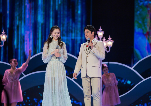 Đây là 'thâm cung bí sử' nguyên do Angela Baby và Huỳnh Hiểu Minh nhất quyết không lộ diện bên nhau trong sự kiện Trung Thu - 3 Đây là 'thâm cung bí sử' nguyên do Angela Baby và Huỳnh Hiểu Minh nhất quyết không lộ diện bên nhau trong sự kiện Trung Thu - 3