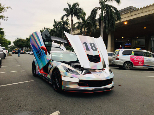 3 năm tuổi, Chevrolet Corvette '7 sắc cầu vồng' bán lại ngang giá Mercedes-Benz S-Class 2019 mua mới - 3 3 năm tuổi, Chevrolet Corvette '7 sắc cầu vồng' bán lại ngang giá Mercedes-Benz S-Class 2019 mua mới - 3