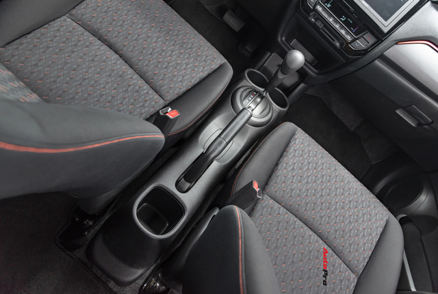 Một ngày sống trọn với Honda Brio: Phát hiện 10 điều cần biết trước khi mua, nhược điểm thứ 2 gây tranh cãi - 12 Một ngày sống trọn với Honda Brio: Phát hiện 10 điều cần biết trước khi mua, nhược điểm thứ 2 gây tranh cãi - 12