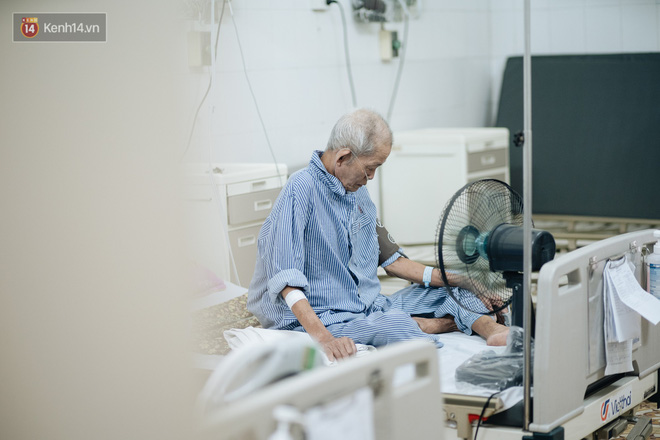 Bác sĩ cảnh báo tình trạng ô nhiễm không khí ở Hà Nội: Chúng ta đang quá lạm dụng khái niệm 'khẩu trang y tế' - 3 Bác sĩ cảnh báo tình trạng ô nhiễm không khí ở Hà Nội: Chúng ta đang quá lạm dụng khái niệm 'khẩu trang y tế' - 3