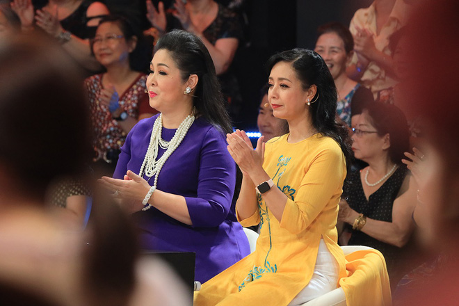Bị MC Lại Văn Sâm 'khích', NSƯT Chiều Xuân quyết làm điều chưa từng làm trước khán giả - 1 Bị MC Lại Văn Sâm 'khích', NSƯT Chiều Xuân quyết làm điều chưa từng làm trước khán giả - 1