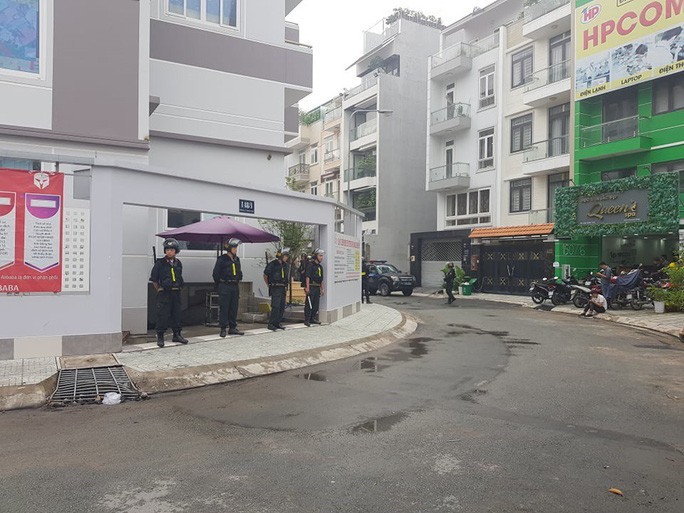Hàng trăm cảnh sát phong tỏa 2 công ty 'dính' đến Alibaba - 1 Hàng trăm cảnh sát phong tỏa 2 công ty 'dính' đến Alibaba - 1