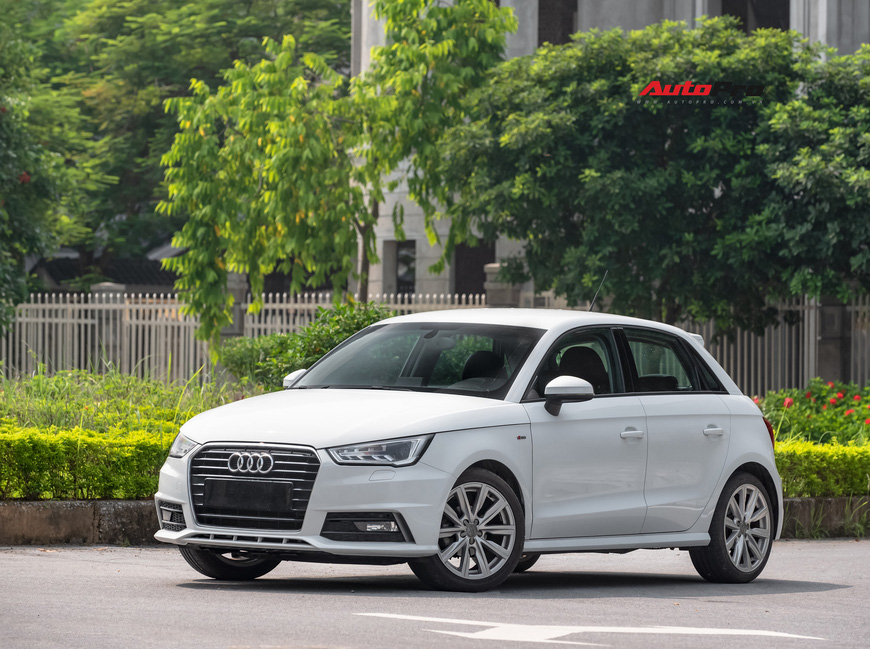 Cảm nhận nhanh Audi A1 S-line 2016: Có gì sau mức giá ngang ngửa Toyota Altis? Cảm nhận nhanh Audi A1 S-line 2016: Có gì sau mức giá ngang ngửa Toyota Altis?