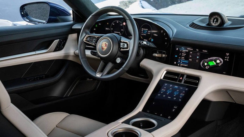 Porsche Taycan thể hiện khả năng sạc pin ấn tượng ngay sau khi ra mắt - 2 Porsche Taycan thể hiện khả năng sạc pin ấn tượng ngay sau khi ra mắt - 2