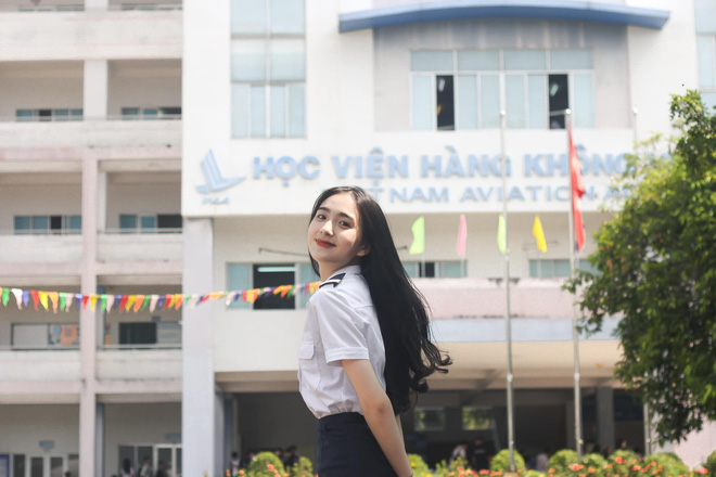 Chụp vội vài tấm lúc ra chơi, nữ sinh Học viện Hàng không gây xôn xao bởi vẻ ngoài cực kỳ trong trẻo, xem đến tấm ảnh học Quân sự càng xuất sắc hơn - 5 Chụp vội vài tấm lúc ra chơi, nữ sinh Học viện Hàng không gây xôn xao bởi vẻ ngoài cực kỳ trong trẻo, xem đến tấm ảnh học Quân sự càng xuất sắc hơn - 5