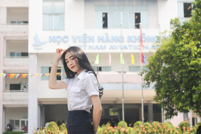 Chụp vội vài tấm lúc ra chơi, nữ sinh Học viện Hàng không gây xôn xao bởi vẻ ngoài cực kỳ trong trẻo, xem đến tấm ảnh học Quân sự càng xuất sắc hơn - 4 Chụp vội vài tấm lúc ra chơi, nữ sinh Học viện Hàng không gây xôn xao bởi vẻ ngoài cực kỳ trong trẻo, xem đến tấm ảnh học Quân sự càng xuất sắc hơn - 4