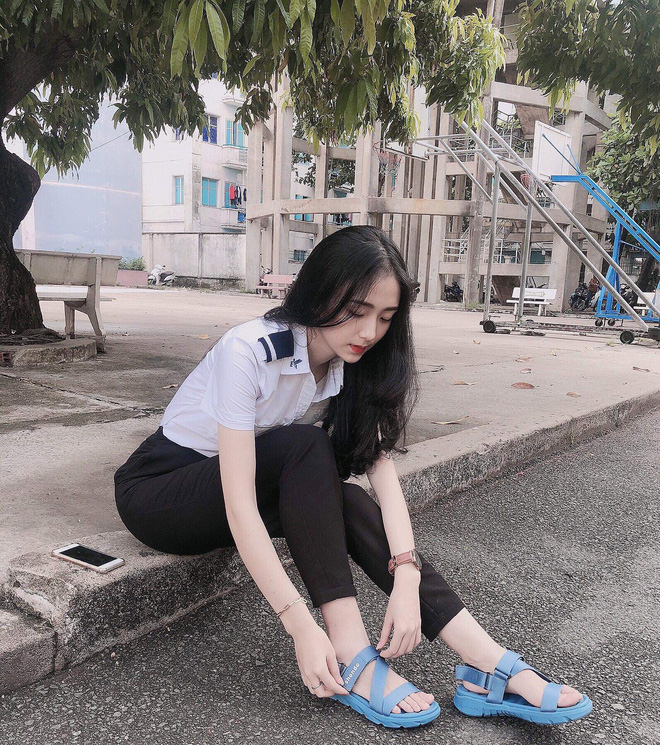 Chụp vội vài tấm lúc ra chơi, nữ sinh Học viện Hàng không gây xôn xao bởi vẻ ngoài cực kỳ trong trẻo, xem đến tấm ảnh học Quân sự càng xuất sắc hơn - 9 Chụp vội vài tấm lúc ra chơi, nữ sinh Học viện Hàng không gây xôn xao bởi vẻ ngoài cực kỳ trong trẻo, xem đến tấm ảnh học Quân sự càng xuất sắc hơn - 9
