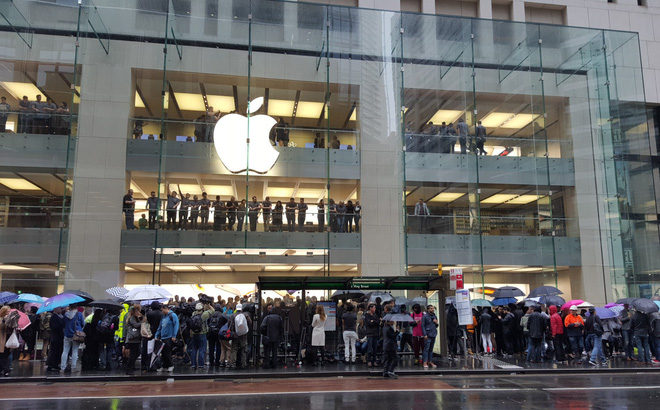 Chi 3 triệu đồng thuê người xếp hàng mua iPhone 11 tại Apple Store Chi 3 triệu đồng thuê người xếp hàng mua iPhone 11 tại Apple Store