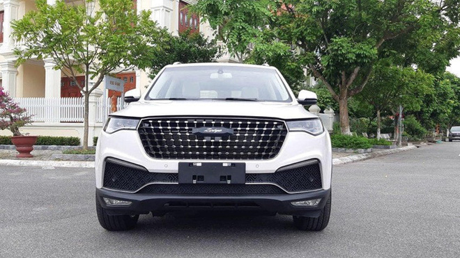 Zotye Z8 thêm phiên bản 7 chỗ tại Việt Nam: Động cơ mạnh hơn Mercedes GLC 250, giá 758 triệu đồng - 2 Zotye Z8 thêm phiên bản 7 chỗ tại Việt Nam: Động cơ mạnh hơn Mercedes GLC 250, giá 758 triệu đồng - 2