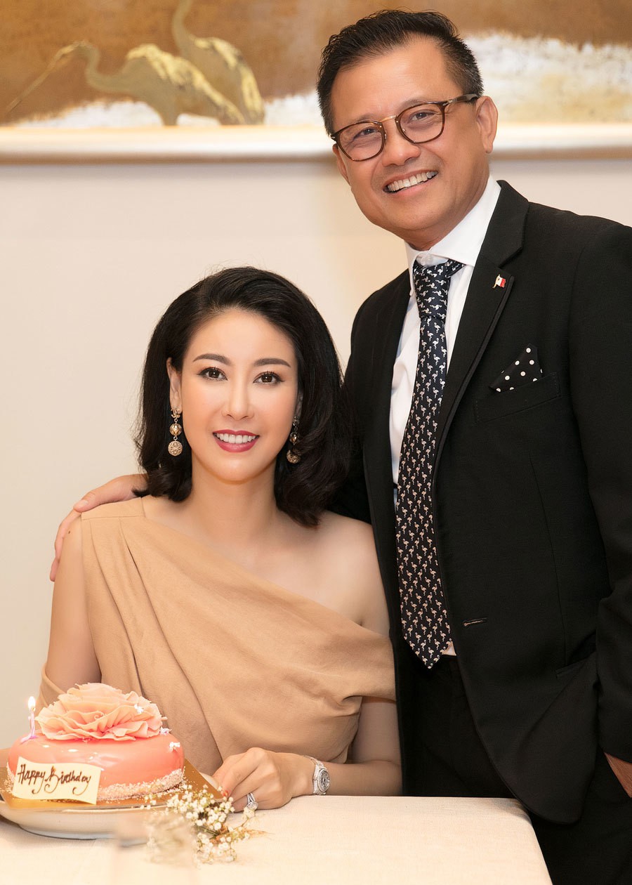 Hoa hậu có xuất thân 'khủng' nhất Việt Nam: Cuộc đời long đong lận đận, trải qua sóng gió mới tìm thấy hạnh phúc - 14 Hoa hậu có xuất thân 'khủng' nhất Việt Nam: Cuộc đời long đong lận đận, trải qua sóng gió mới tìm thấy hạnh phúc - 14
