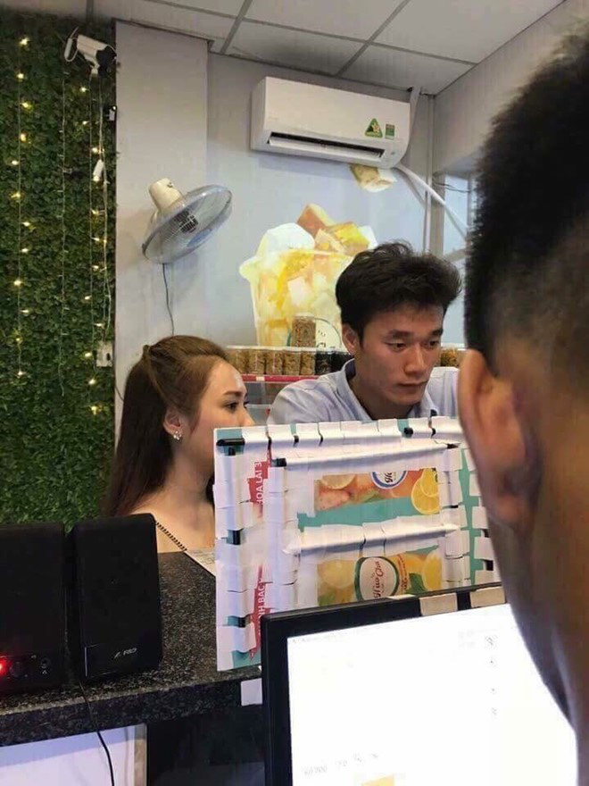 Yêu đương kiểu cầu thủ: Chưa công khai đã có tin đồn 'đường ai nấy đi', drama nhất là tin Văn Đức bỏ Ngọc Nữ theo bạn cùng quê - 5 Yêu đương kiểu cầu thủ: Chưa công khai đã có tin đồn 'đường ai nấy đi', drama nhất là tin Văn Đức bỏ Ngọc Nữ theo bạn cùng quê - 5