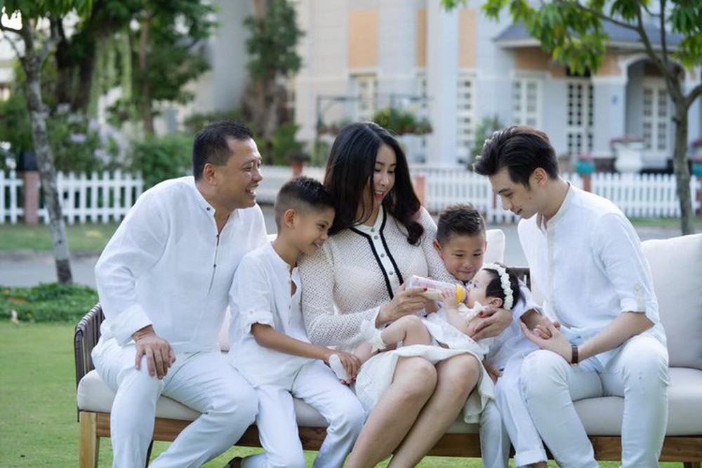 Hoa hậu có xuất thân 'khủng' nhất Việt Nam: Cuộc đời long đong lận đận, trải qua sóng gió mới tìm thấy hạnh phúc - 7 Hoa hậu có xuất thân 'khủng' nhất Việt Nam: Cuộc đời long đong lận đận, trải qua sóng gió mới tìm thấy hạnh phúc - 7