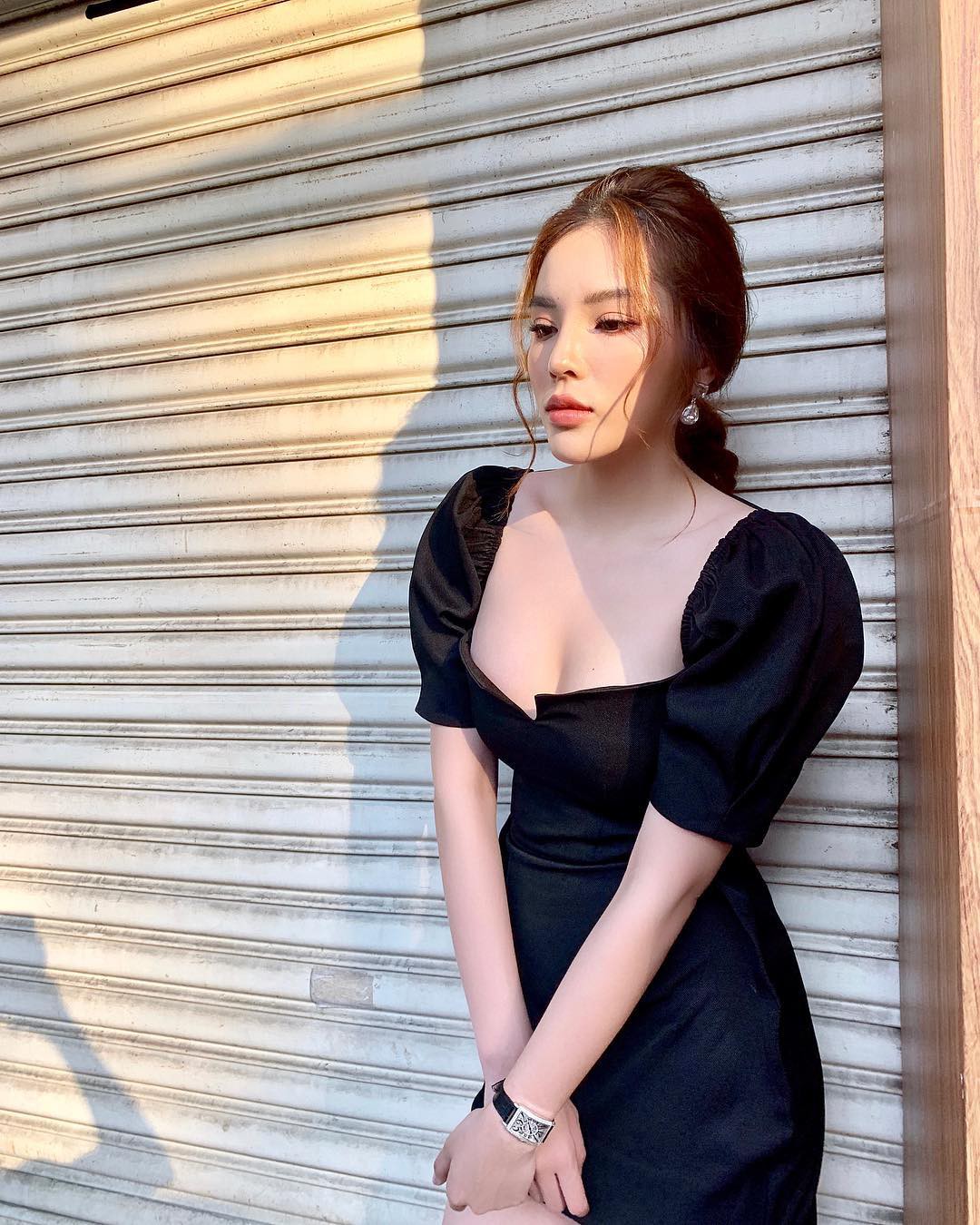 Chuyện vòng 1 bất ngờ 'khủng' của các Bông hậu: Người úp mở, người thừa nhận ngay, có người còn suýt hớ hênh trước sóng truyền hình - 5 Chuyện vòng 1 bất ngờ 'khủng' của các Bông hậu: Người úp mở, người thừa nhận ngay, có người còn suýt hớ hênh trước sóng truyền hình - 5