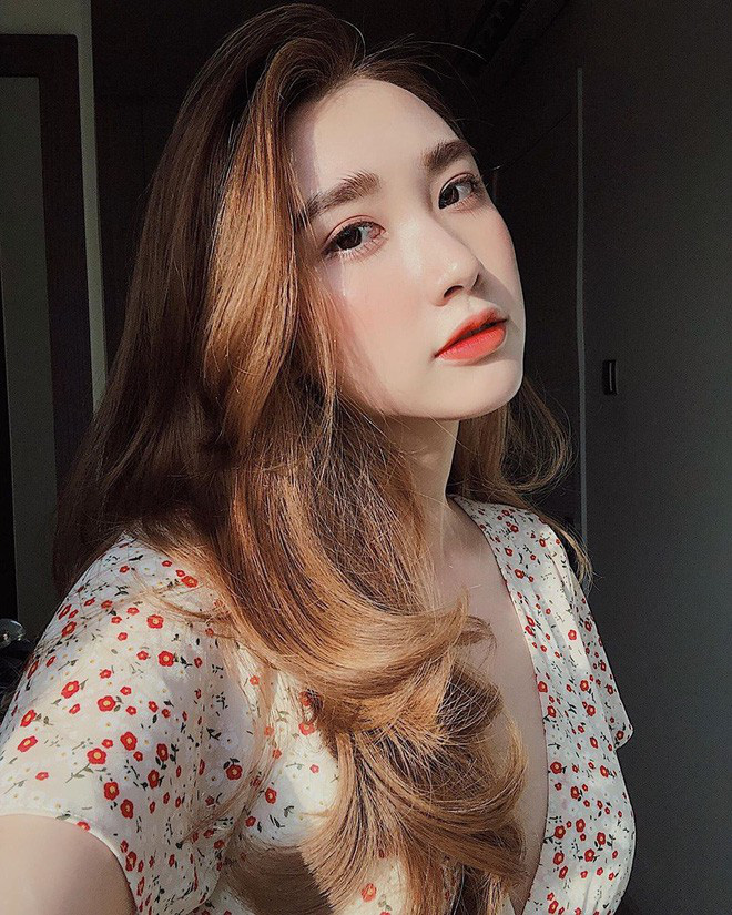 Yêu đương kiểu cầu thủ: Chưa công khai đã có tin đồn 'đường ai nấy đi', drama nhất là tin Văn Đức bỏ Ngọc Nữ theo bạn cùng quê - 3 Yêu đương kiểu cầu thủ: Chưa công khai đã có tin đồn 'đường ai nấy đi', drama nhất là tin Văn Đức bỏ Ngọc Nữ theo bạn cùng quê - 3
