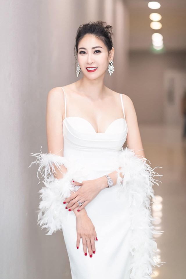 Hoa hậu có xuất thân 'khủng' nhất Việt Nam: Cuộc đời long đong lận đận, trải qua sóng gió mới tìm thấy hạnh phúc - 19 Hoa hậu có xuất thân 'khủng' nhất Việt Nam: Cuộc đời long đong lận đận, trải qua sóng gió mới tìm thấy hạnh phúc - 19