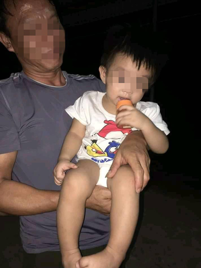 Người mẹ bỏ rơi con trai ở cửa chùa, để lại bức thư: 'Tôi không vương vấn gì hết' Người mẹ bỏ rơi con trai ở cửa chùa, để lại bức thư: 'Tôi không vương vấn gì hết'