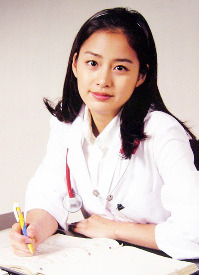 Nhan sắc thật của Kim Tae Hee hồi học đại học: Thần thánh đến mức nào mà khiến cả trường bị choáng? - 3 Nhan sắc thật của Kim Tae Hee hồi học đại học: Thần thánh đến mức nào mà khiến cả trường bị choáng? - 3