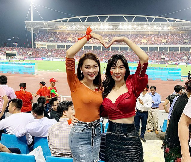Yêu đương kiểu cầu thủ: Chưa công khai đã có tin đồn 'đường ai nấy đi', drama nhất là tin Văn Đức bỏ Ngọc Nữ theo bạn cùng quê - 1 Yêu đương kiểu cầu thủ: Chưa công khai đã có tin đồn 'đường ai nấy đi', drama nhất là tin Văn Đức bỏ Ngọc Nữ theo bạn cùng quê - 1
