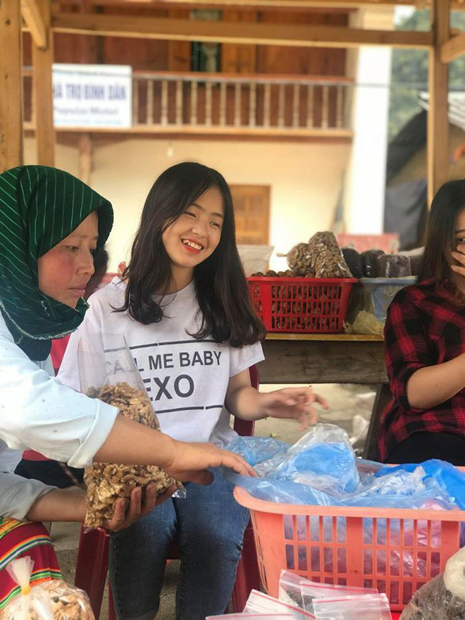 Em gái bán lê xinh đẹp ở Hà Giang gây sốt MXH giờ ra sao? - 4 Em gái bán lê xinh đẹp ở Hà Giang gây sốt MXH giờ ra sao? - 4