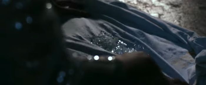 Trailer 'Hoa hậu giang hồ' gây shock với hình ảnh Minh Tú bị ám sát khi đi thi hoa hậu - 9 Trailer 'Hoa hậu giang hồ' gây shock với hình ảnh Minh Tú bị ám sát khi đi thi hoa hậu - 9