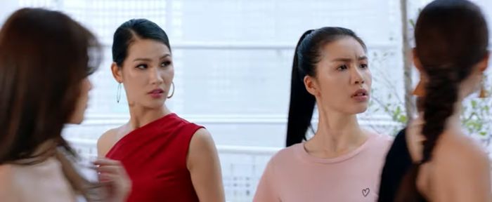 Trailer 'Hoa hậu giang hồ' gây shock với hình ảnh Minh Tú bị ám sát khi đi thi hoa hậu - 8 Trailer 'Hoa hậu giang hồ' gây shock với hình ảnh Minh Tú bị ám sát khi đi thi hoa hậu - 8
