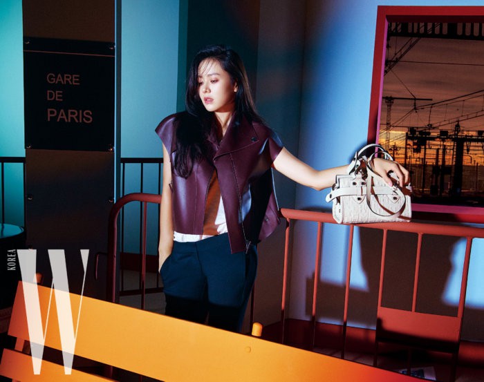 Sau tin đồn hẹn hò người yêu cũ Song Hye Kyo, Son Ye Jin khiến fan ngạc nhiên trước diện mạo mới vừa sang chảnh lại sexy - 4 Sau tin đồn hẹn hò người yêu cũ Song Hye Kyo, Son Ye Jin khiến fan ngạc nhiên trước diện mạo mới vừa sang chảnh lại sexy - 4