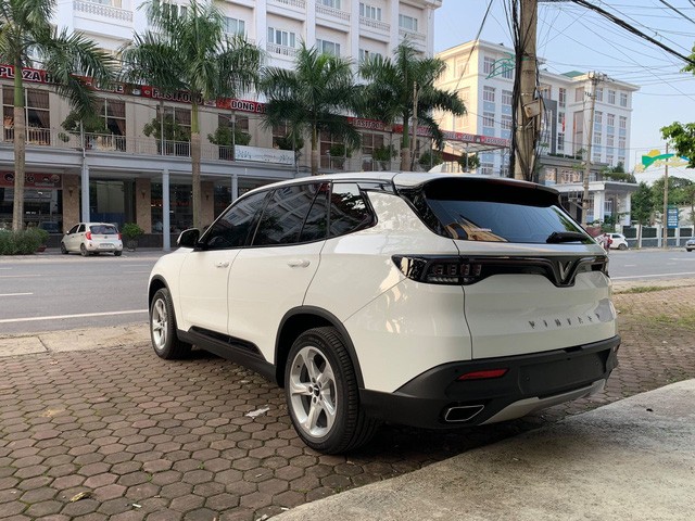 Thợ độ mới vào nghề đánh giá VinFast Lux SA2.0 - xe vận hành 'ngon', nhưng vẫn còn nhiều điểm chưa ưng - 5 Thợ độ mới vào nghề đánh giá VinFast Lux SA2.0 - xe vận hành 'ngon', nhưng vẫn còn nhiều điểm chưa ưng - 5
