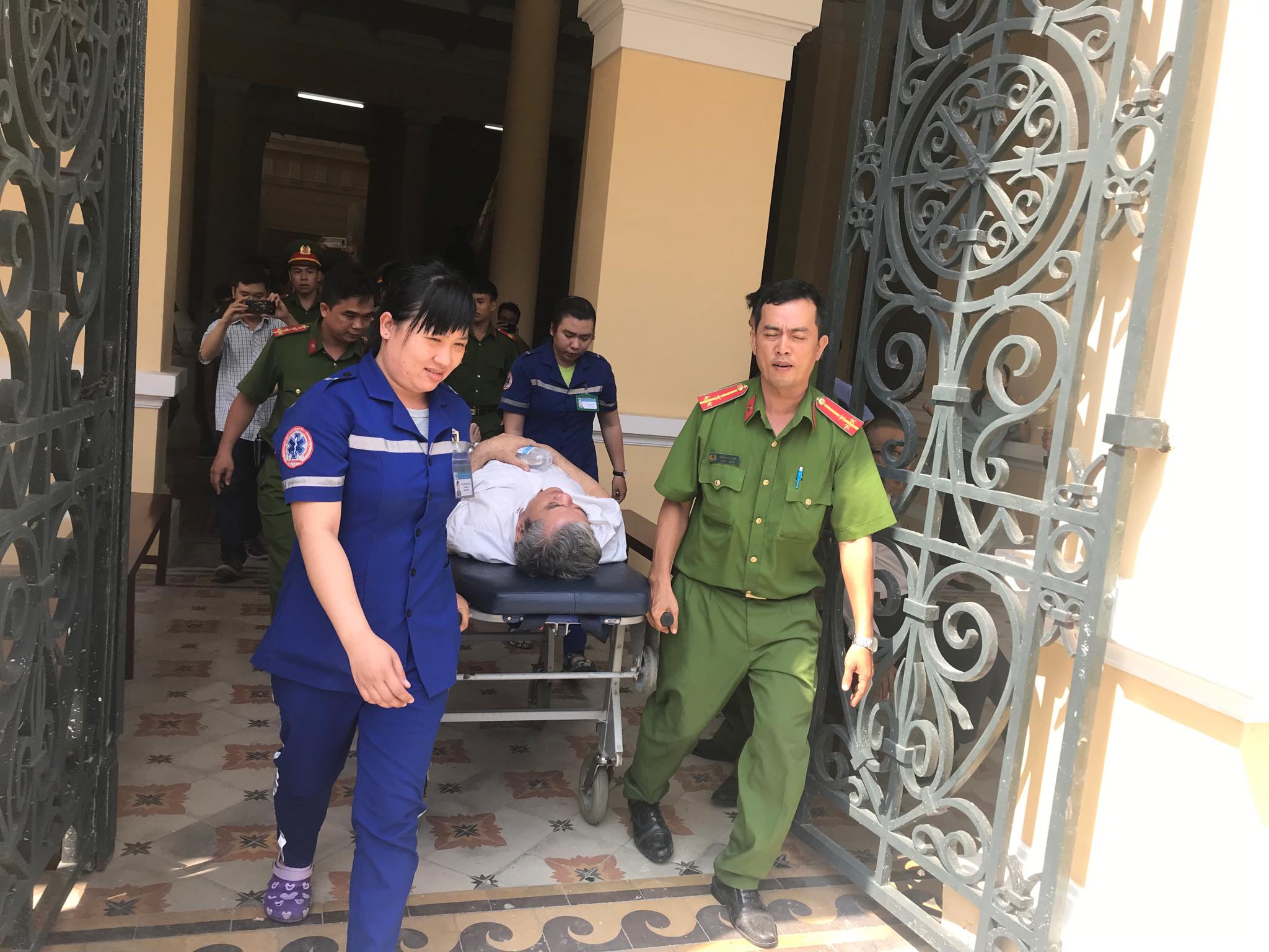 Vụ VN Pharma: Dược sĩ viết hồ sơ thuốc đi cấp cứu khi đang trả lời tòa