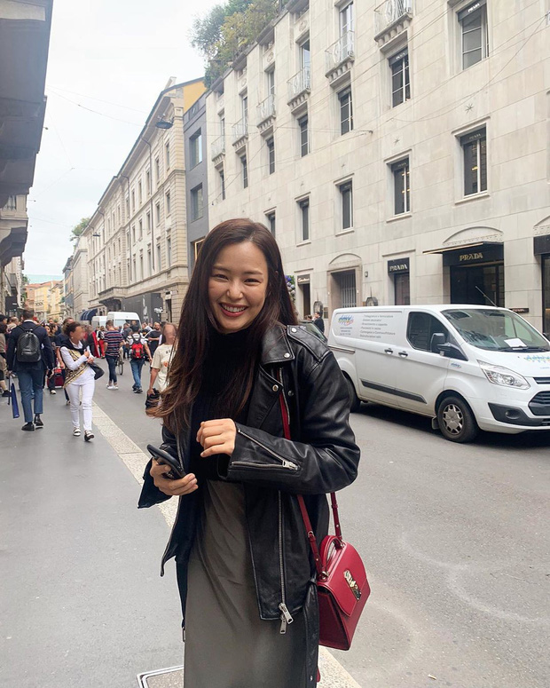 Style đời thường của Hoa hậu Hàn đẹp nhất thế giới: Chẳng ăn vận lồng lộn, cứ lên đồ đơn giản cho đời thanh thản - 9 Style đời thường của Hoa hậu Hàn đẹp nhất thế giới: Chẳng ăn vận lồng lộn, cứ lên đồ đơn giản cho đời thanh thản - 9