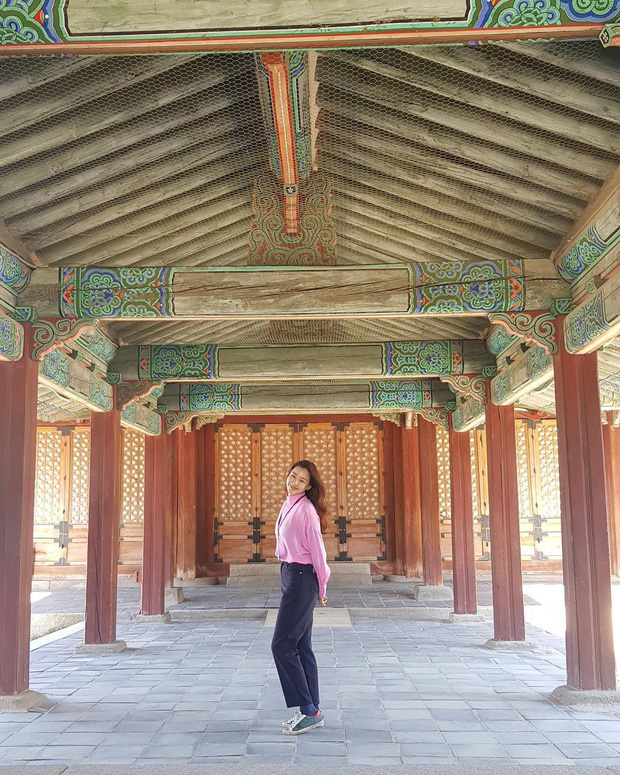 Style đời thường của Hoa hậu Hàn đẹp nhất thế giới: Chẳng ăn vận lồng lộn, cứ lên đồ đơn giản cho đời thanh thản - 4 Style đời thường của Hoa hậu Hàn đẹp nhất thế giới: Chẳng ăn vận lồng lộn, cứ lên đồ đơn giản cho đời thanh thản - 4