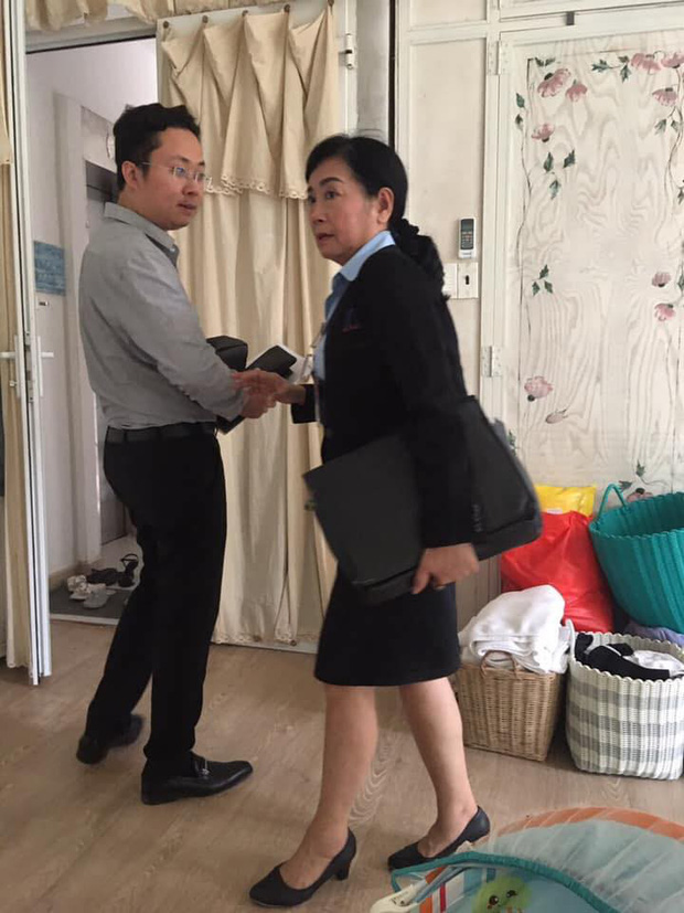 Khởi tố vụ án xâm hại chỗ ở trong vụ thẩm phán và giảng viên bị tố 'bắt cóc' 3 cháu nhỏ ở Sài Gòn - 2