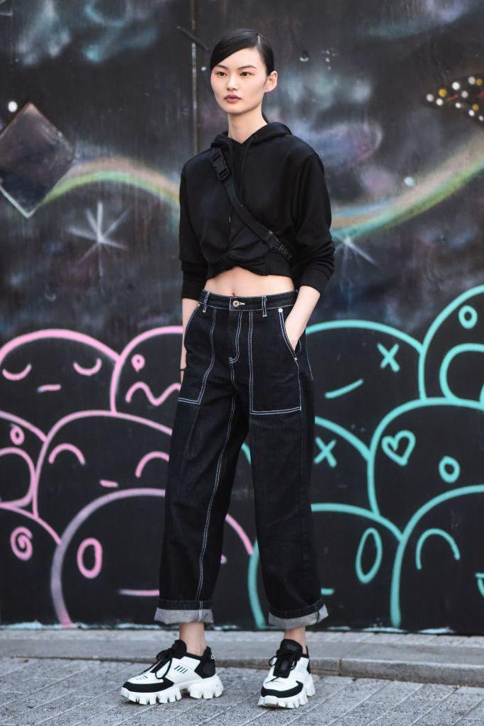 10 trend thời trang quần jeans làm mưa làm gió trên đường phố New York - 9 10 trend thời trang quần jeans làm mưa làm gió trên đường phố New York - 9