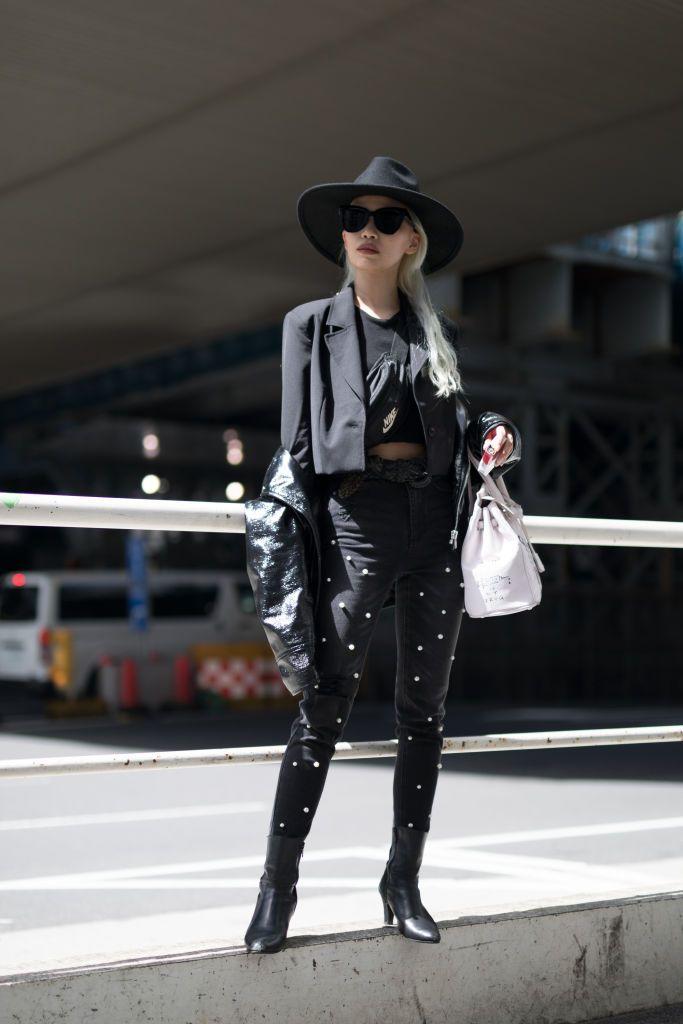 10 trend thời trang quần jeans làm mưa làm gió trên đường phố New York - 1 10 trend thời trang quần jeans làm mưa làm gió trên đường phố New York - 1