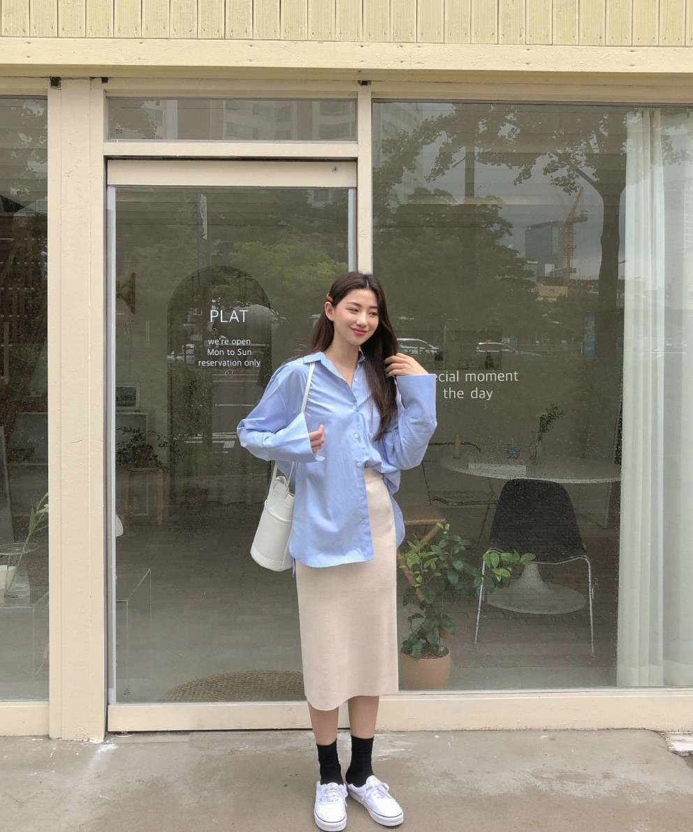 Chị em có cả một mùa lạnh để xúng xính 5 kiểu chân váy xinh phát hờn này, quá nửa diện lên là sang hẳn con người Chị em có cả một mùa lạnh để xúng xính 5 kiểu chân váy xinh phát hờn này, quá nửa diện lên là sang hẳn con người