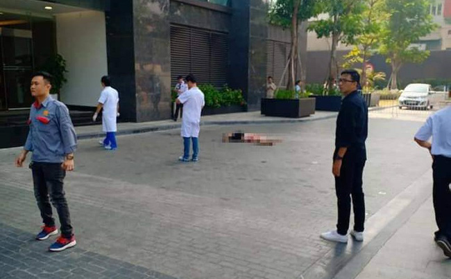 Hà Nội: Một người đàn ông nghi tử vong bất thường dưới sân tòa nhà cao cấp Hà Nội: Một người đàn ông nghi tử vong bất thường dưới sân tòa nhà cao cấp