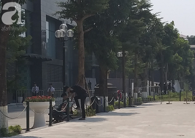 Hà Nội: Một người đàn ông nghi tử vong bất thường dưới sân tòa nhà cao cấp - 2 Hà Nội: Một người đàn ông nghi tử vong bất thường dưới sân tòa nhà cao cấp - 2