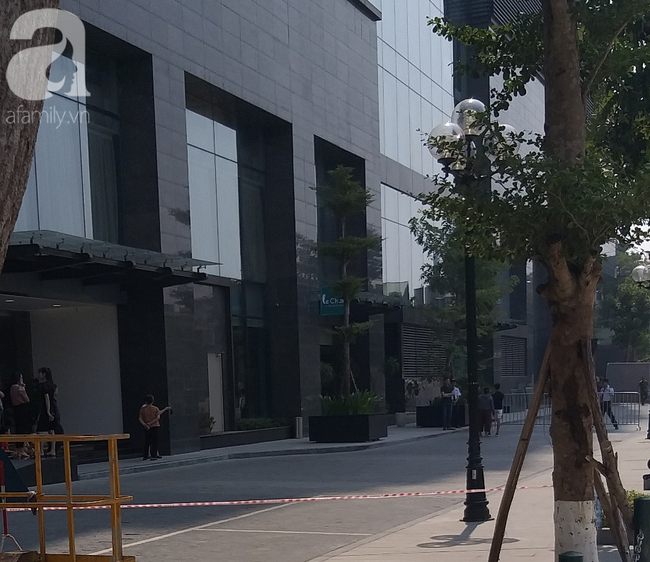 Hà Nội: Một người đàn ông nghi tử vong bất thường dưới sân tòa nhà cao cấp - 1 Hà Nội: Một người đàn ông nghi tử vong bất thường dưới sân tòa nhà cao cấp - 1