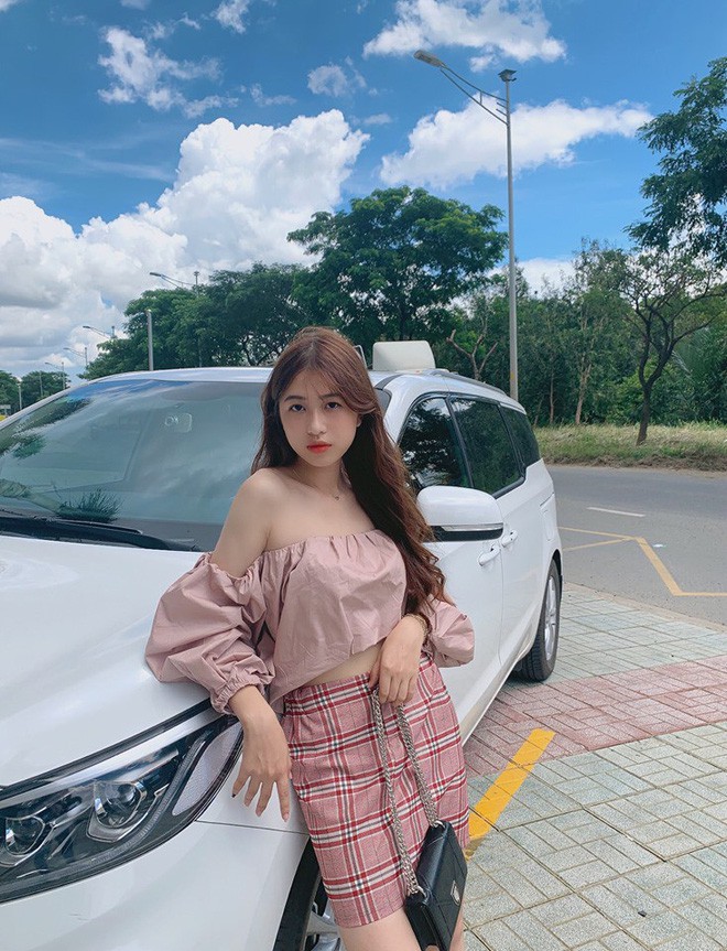 Nữ sinh ĐH Tôn Đức Thắng gây thương nhớ với vẻ ngoài xinh xắn khi diện áo dài hồng cánh sen nổi bần bật ngày khai giảng - 5 Nữ sinh ĐH Tôn Đức Thắng gây thương nhớ với vẻ ngoài xinh xắn khi diện áo dài hồng cánh sen nổi bần bật ngày khai giảng - 5