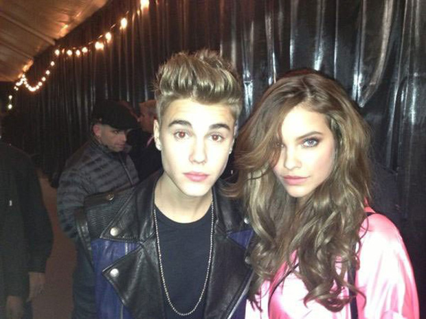 Dàn 15 bóng hồng đi qua đời Justin Bieber: Selena chưa phải sexy nhất, từ 'nàng thơ Sơn Tùng' đến siêu mẫu đều cực phẩm - 7 Dàn 15 bóng hồng đi qua đời Justin Bieber: Selena chưa phải sexy nhất, từ 'nàng thơ Sơn Tùng' đến siêu mẫu đều cực phẩm - 7