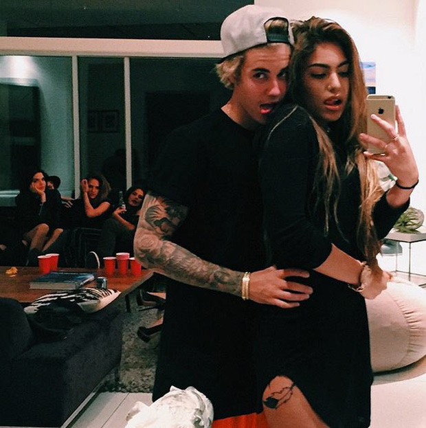 Dàn 15 bóng hồng đi qua đời Justin Bieber: Selena chưa phải sexy nhất, từ 'nàng thơ Sơn Tùng' đến siêu mẫu đều cực phẩm - 17 Dàn 15 bóng hồng đi qua đời Justin Bieber: Selena chưa phải sexy nhất, từ 'nàng thơ Sơn Tùng' đến siêu mẫu đều cực phẩm - 17