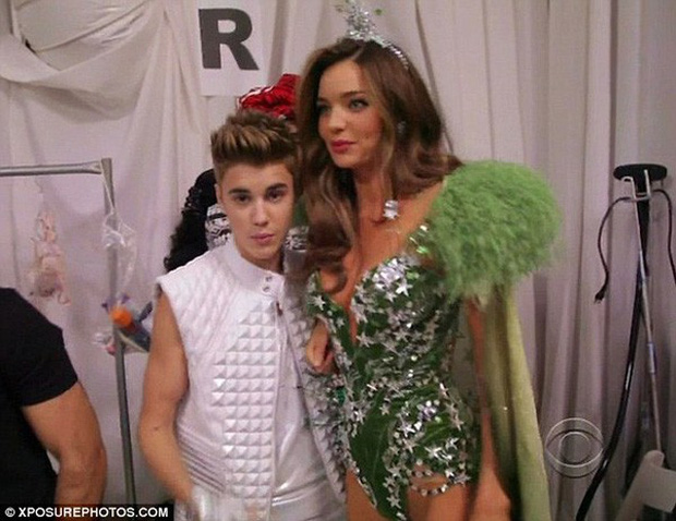 Dàn 15 bóng hồng đi qua đời Justin Bieber: Selena chưa phải sexy nhất, từ 'nàng thơ Sơn Tùng' đến siêu mẫu đều cực phẩm - 9 Dàn 15 bóng hồng đi qua đời Justin Bieber: Selena chưa phải sexy nhất, từ 'nàng thơ Sơn Tùng' đến siêu mẫu đều cực phẩm - 9