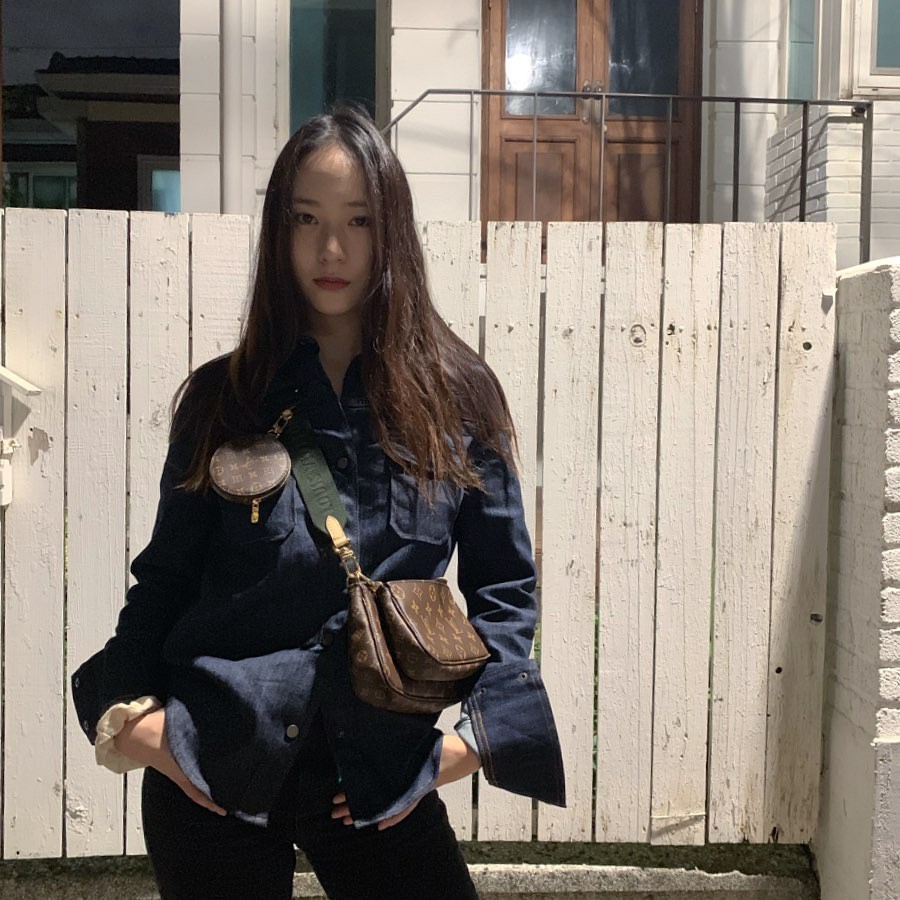 Có quá nhiều màn đụng hàng của sao Âu - Á và tất cả chỉ vì chiếc túi 'phá đảo showbiz' của Louis Vuitton Có quá nhiều màn đụng hàng của sao Âu - Á và tất cả chỉ vì chiếc túi 'phá đảo showbiz' của Louis Vuitton