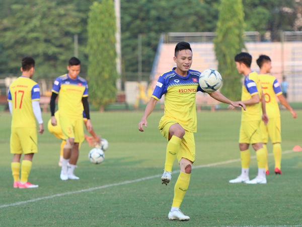 Võ Huy Toàn báo tin cho HLV Park Hang-seo Võ Huy Toàn báo tin cho HLV Park Hang-seo